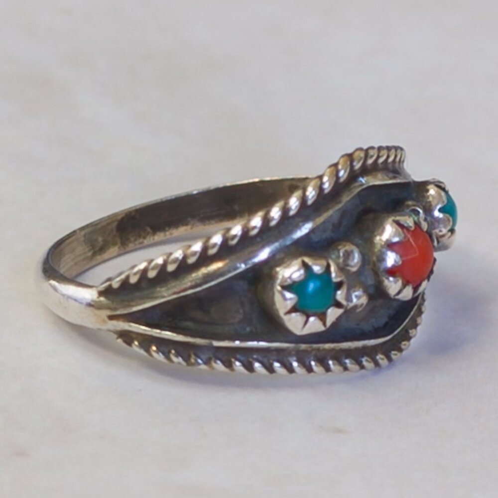Sterling Silver Turquoise & Coral Trio Ring, Sz 5.5 — Southwest twist-wire - Picture 3 of 13